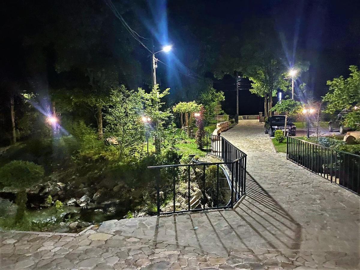 La Rascruce De Ape Hotell Sucevita Exteriör bild