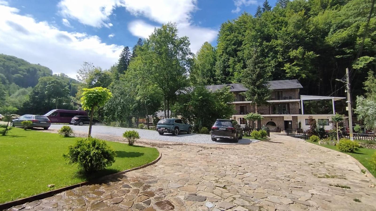 La Rascruce De Ape Hotell Sucevita Exteriör bild