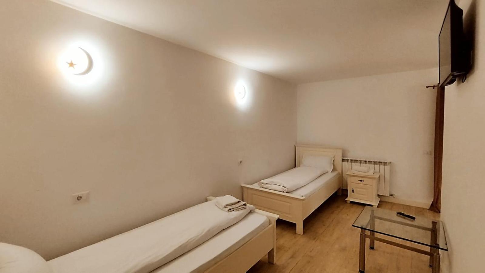 La Rascruce De Ape Hotell Sucevita Exteriör bild