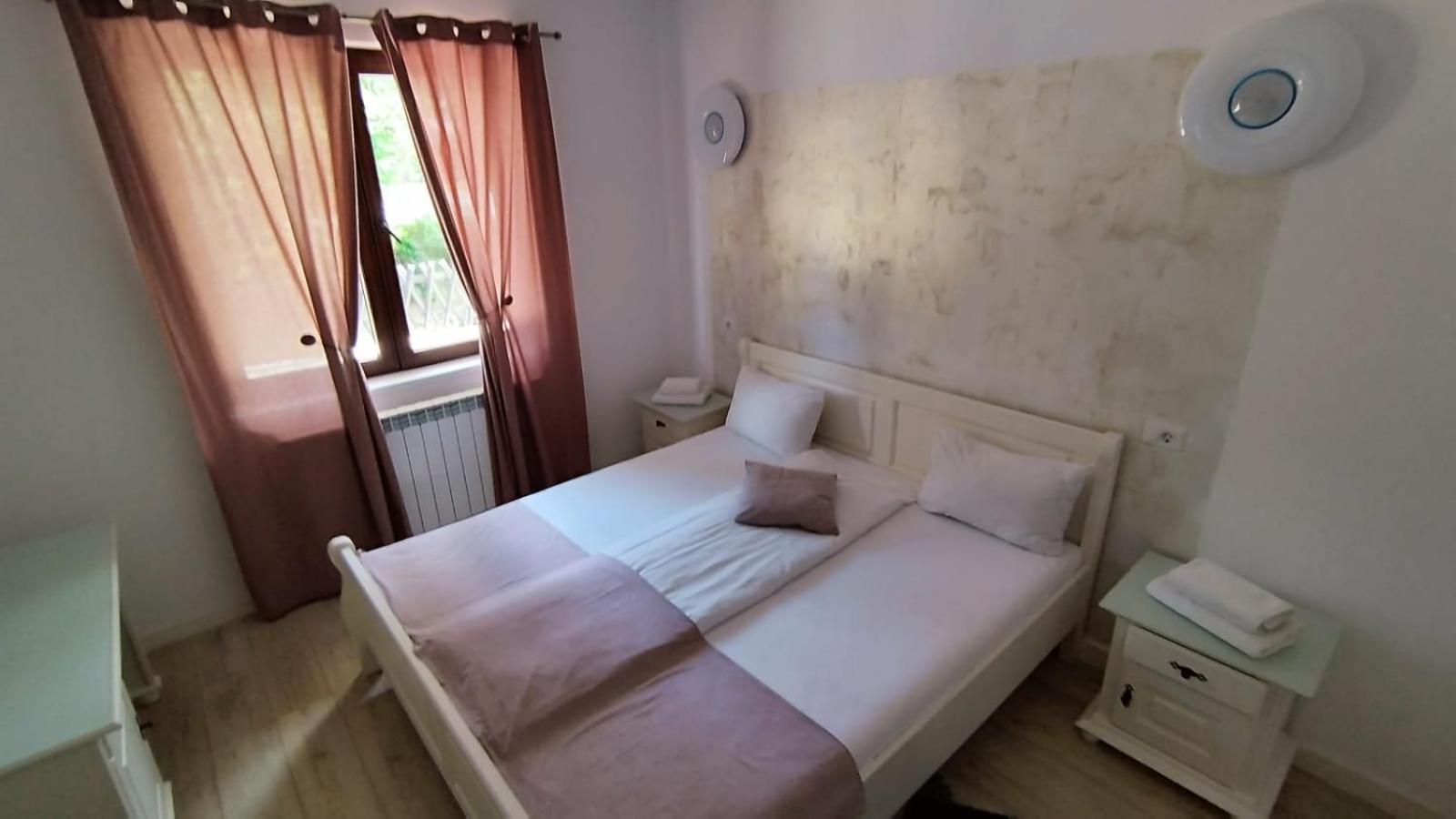 La Rascruce De Ape Hotell Sucevita Exteriör bild