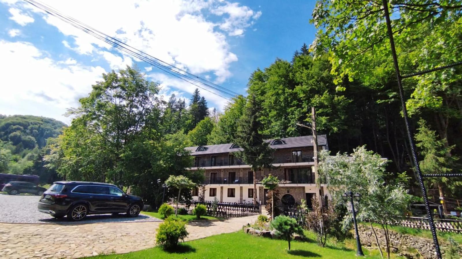 La Rascruce De Ape Hotell Sucevita Exteriör bild