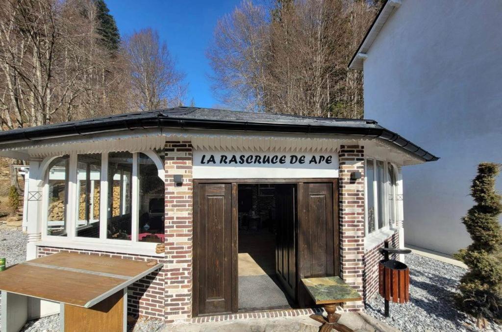 La Rascruce De Ape Hotell Sucevita Exteriör bild